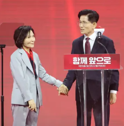 金文洙回应妻子被侮辱：“金文洙就是薛兰英，薛兰英就是金文洙”

韩国国民力量党总