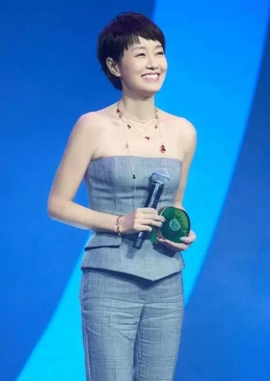 在情感的海洋中，我们渴望纯粹与永恒。马伊琍曾言：“无第三者，争执或可和解；有第三