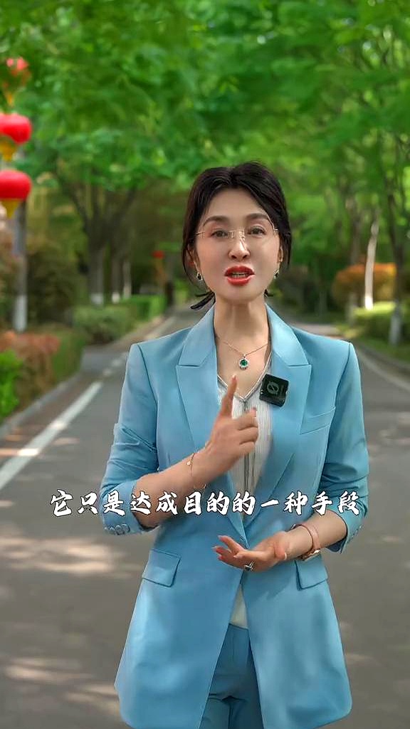 生活在这个瞬息万变的时代，人与人之间的交往常常如同一道迷雾，令人难以看清彼此的真
