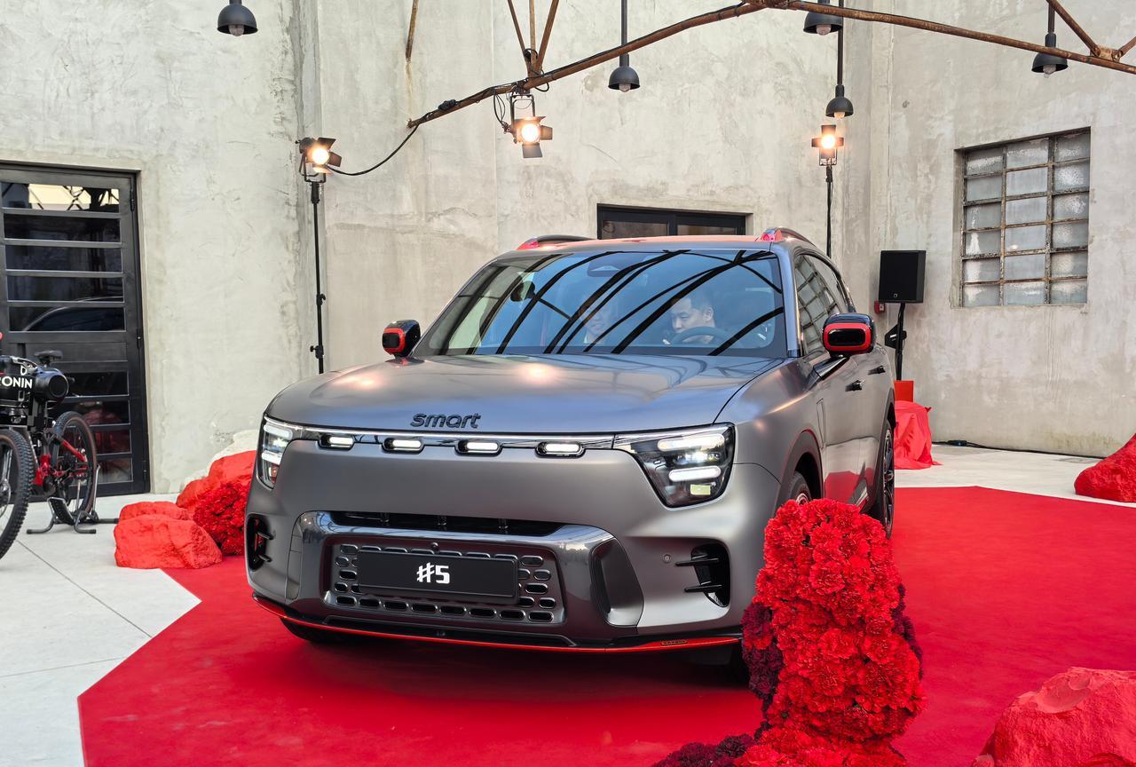 smart精灵5号BRABUS超能版在意大利米兰首发亮相，定位中型SUV，是sm