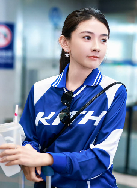 梁洁的机场女大穿搭，超青春，超可以的！