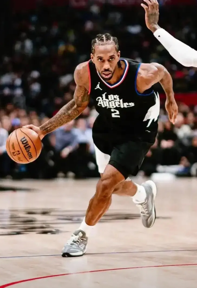 成名要趁早，特别是NBA球员：
第1赛季获得FMVP：约翰逊
第2赛季获得FMV