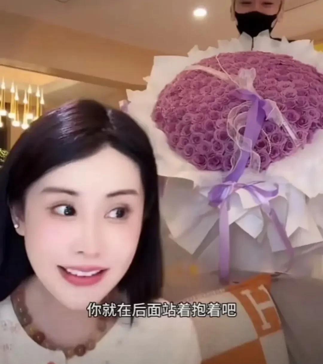        网友们都说韦雪是把流量拿的稳稳的。韦雪是靠操作大表哥，二表弟还有k