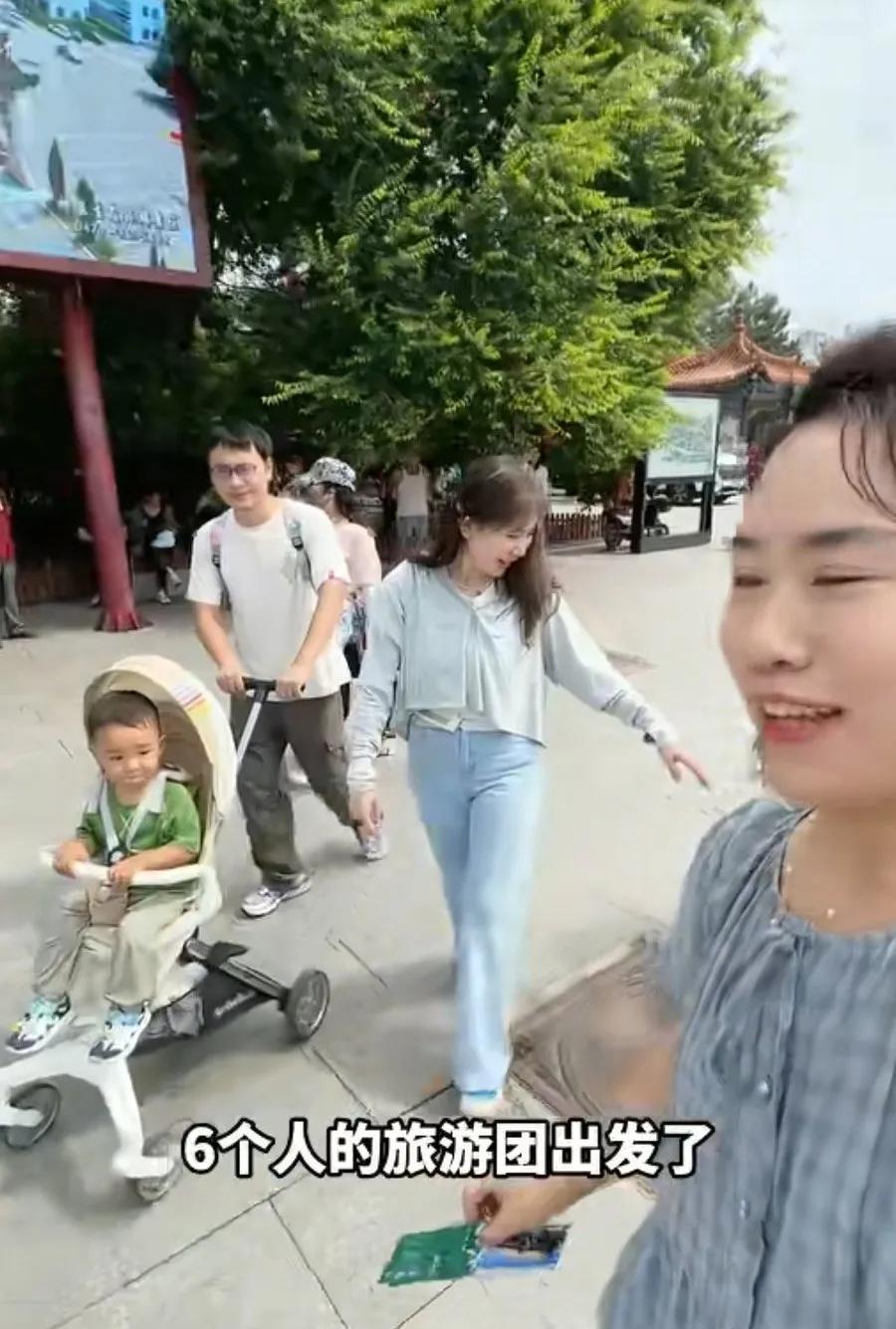 玉米粒在北京和大师兄吵架了，我以为是她单独要出去旅游呢，没想到是一家出行！这样有