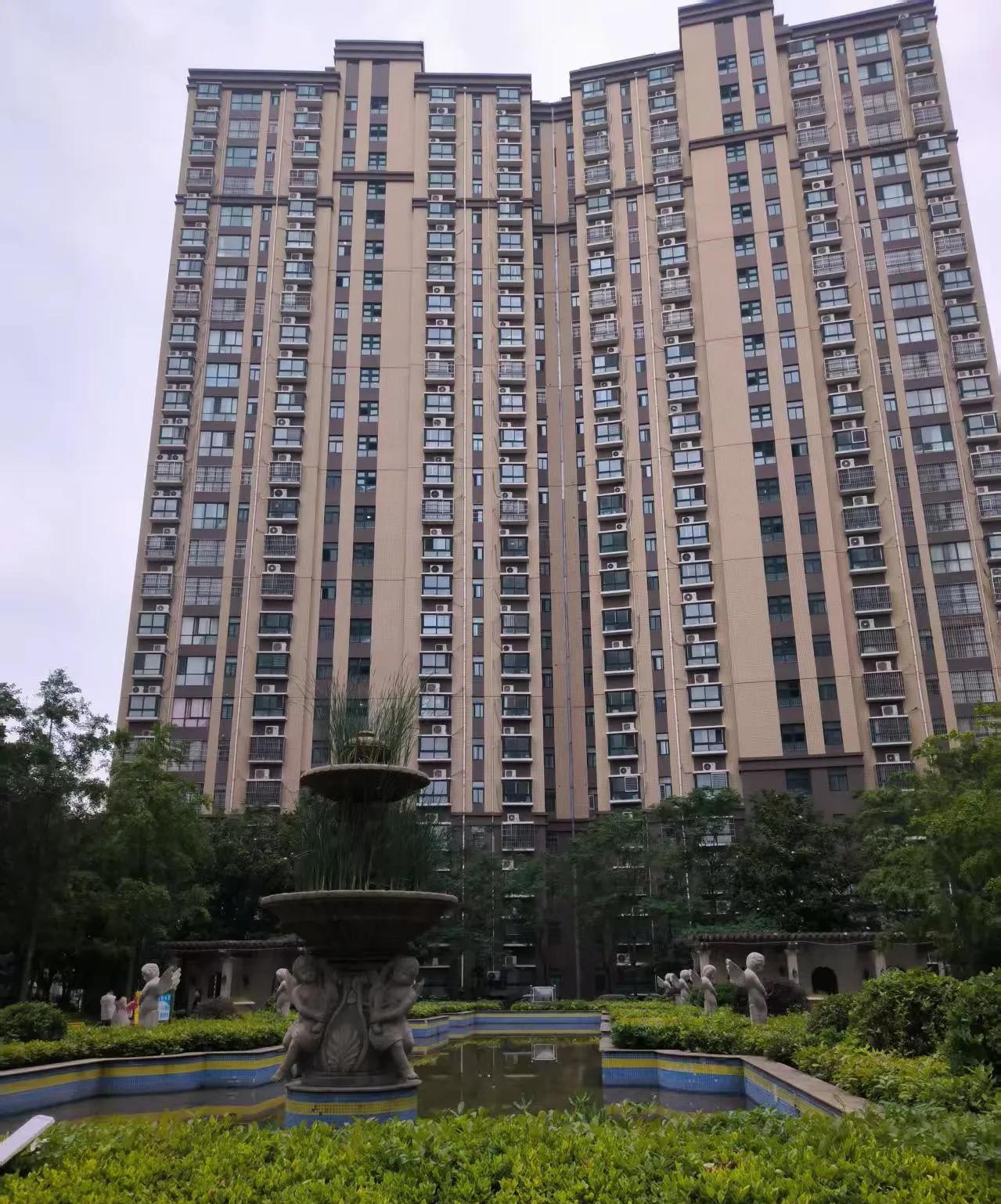 儿子说让我们把房子卖了，和他们住一起
昨天，儿子打电话说单位效益不好，降薪了，每