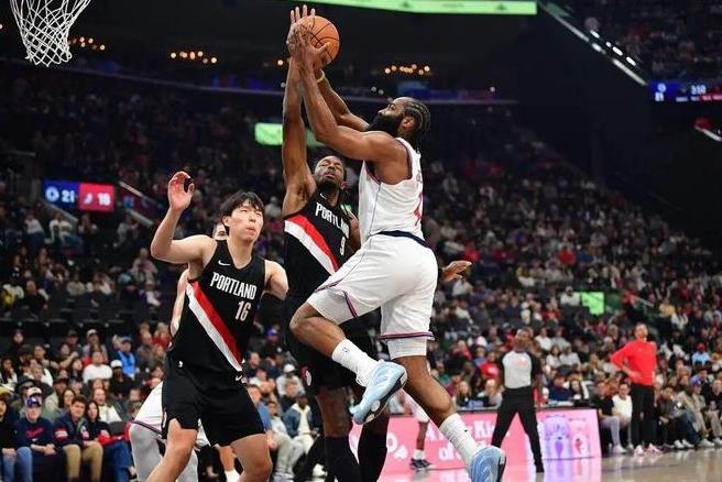 看杨瀚森的惨状，让我想起了王俊杰在亚洲杯的一幕！
那一幕？记得吗？亚洲杯打新西兰