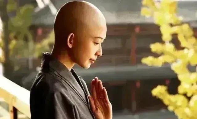 什么是精进？内心保持常自在，保持没有烦恼，内心保持清净、安稳、安静，这是真精进。