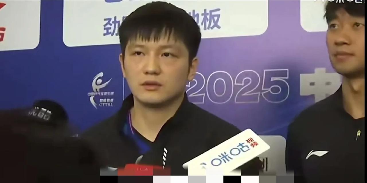 是不是粉丝多也是一种烦恼。7月25日的第一天比赛，樊振东上下午的比赛都赢了。可是