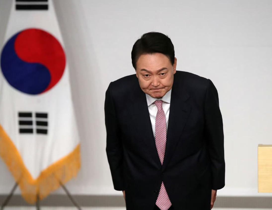 突发消息！韩国前总统尹锡悦被曝光拒不配合调查问询后，当地时间7月16日，负责调查