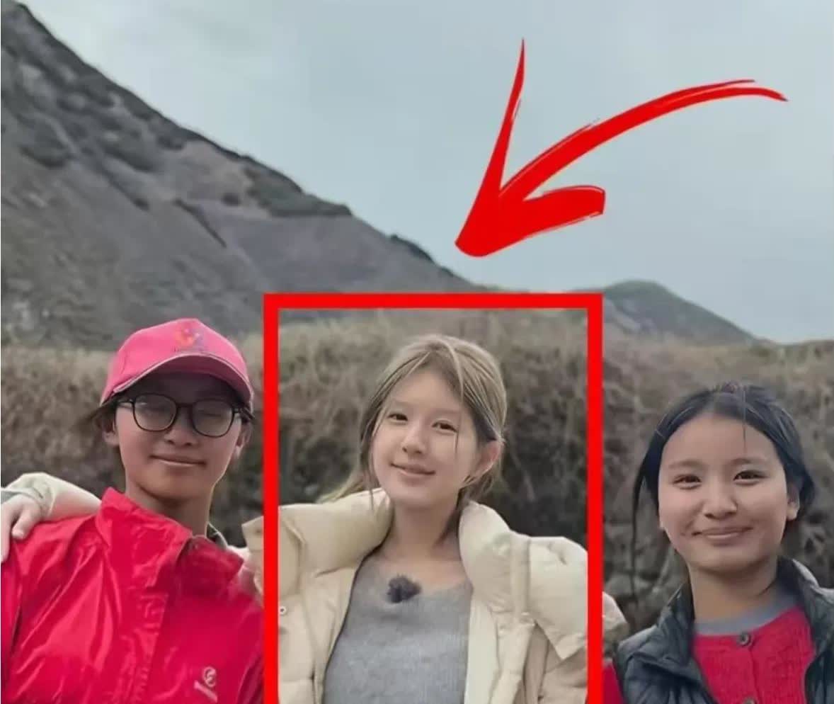 这个世界太魔幻了

用木头支架洗脸盆的农村人，还要安慰住千万大别墅的明星。我