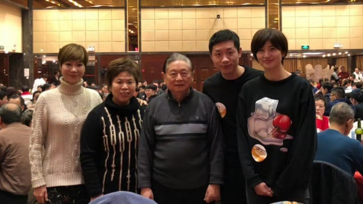 珍贵的国乒国手们的私下里合影：3女2男，4个世界冠军1个亚洲冠军