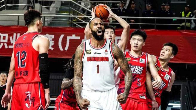 ​广东男篮主场迎战浙江广厦