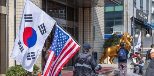 韩国爆发反华浪潮，联合国罕见警告











韩国街头乱糟糟，一群人举