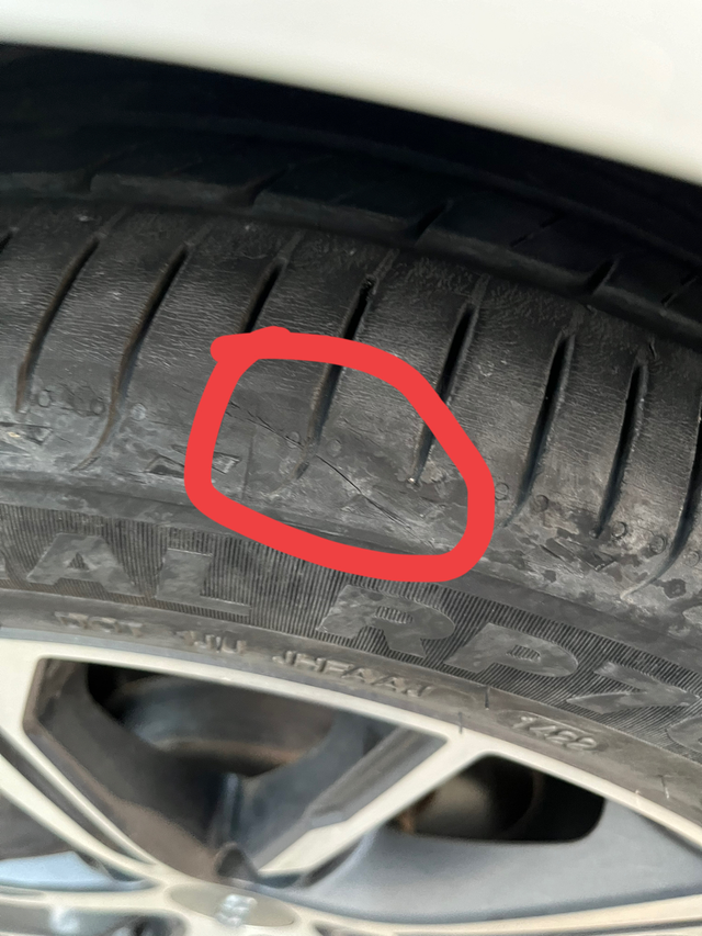 今天发现轮胎有个小裂口
这对跑高速有影响吗