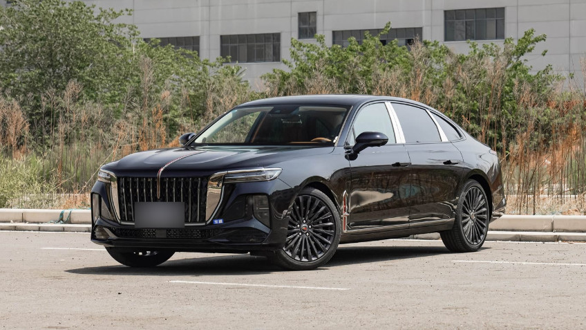 放弃入门版红旗H9！加几万上2.0T中配，后排体验升级，7.8秒加速