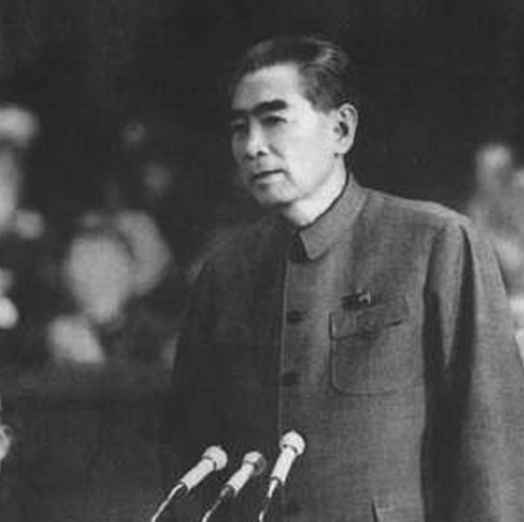 毛主席约见周总理，问出一个世人疑惑的问题，你为何55年不回家？
自从12岁外出求