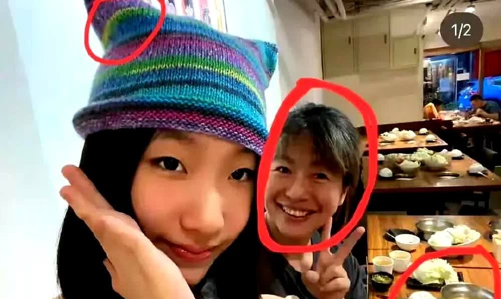 徐家这个神秘NPC终于被网友扒出来了！
小S二女儿社交账号里惊现满头银丝的女士