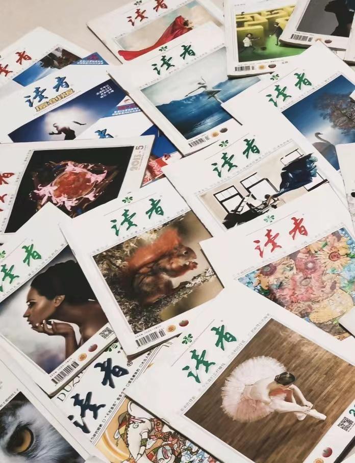 关羽叫道：“吾愿前往，砍下华雄的脑袋！”
曹操听后，倒了一杯酒递给他：“将军，喝