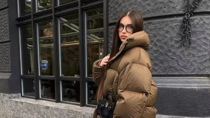 羽绒服+阔腿裤，才是今冬「懒人王炸」穿搭！暖飒并存！