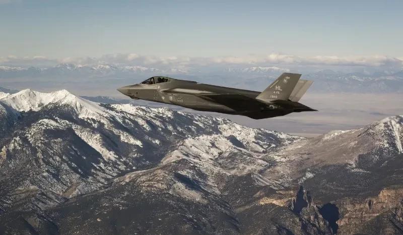 最新民调显示，大多数加拿大人都想取消从美国购买 F-35
62% 的受访加拿大人