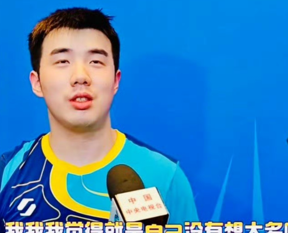 4:1战胜梁靖崑
于何一采访这样说
经常看到梁靖崑打比赛让三追四，所以心态没什么