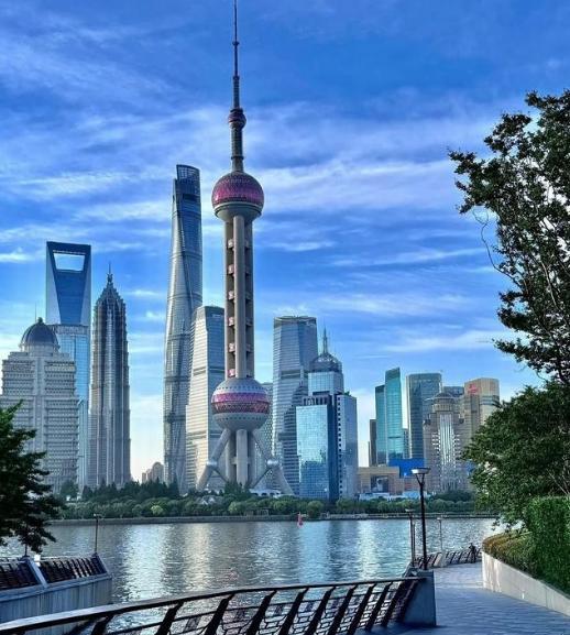 中俄的基本国情是不同的。
俄罗斯不缺粮食，不缺能源，关起门来是可以过日子的，而且