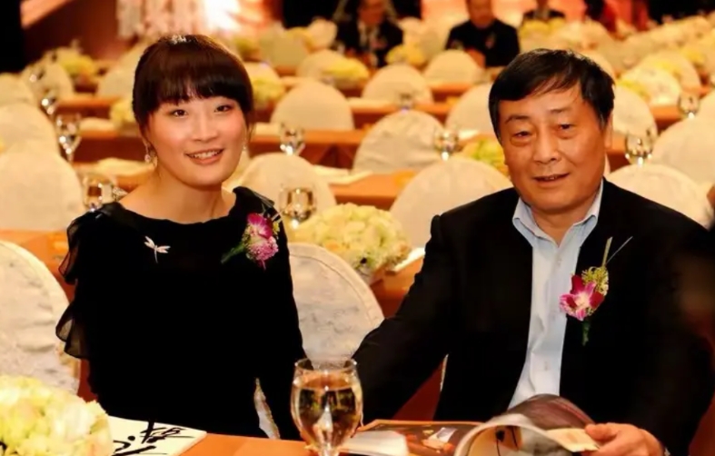 如果我是娃哈哈大小姐，我该怎么办？孙俪罗晋主演的《安家》有答案。

宗继昌、宗婕