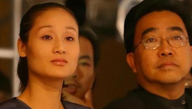 [浮云]2005年，画家陈逸飞突然走了，才59岁。他的妻子宋美英那时候才30岁，