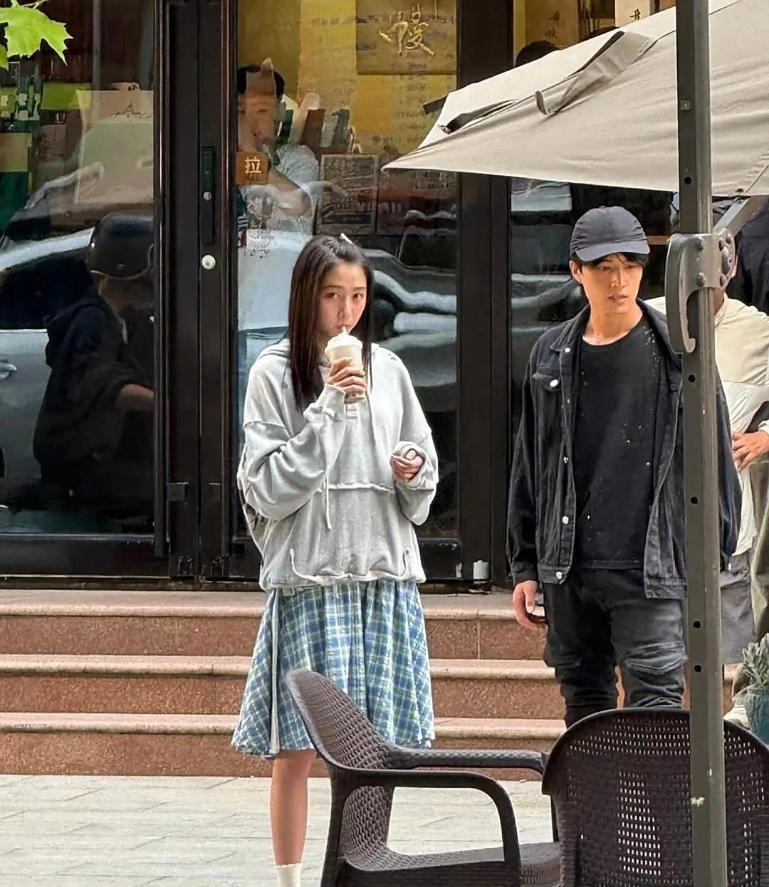 关晓彤真是好长一条人