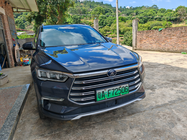 宋ProDM四年感受
宋ProDM用车四年，这车啥都好，就是有点缺点：
亏电低速