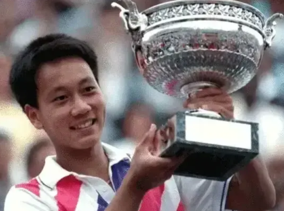 实话实说！世界网球史上，最杰出的10位黄种人，排名如下

1、张德培（美籍华人）