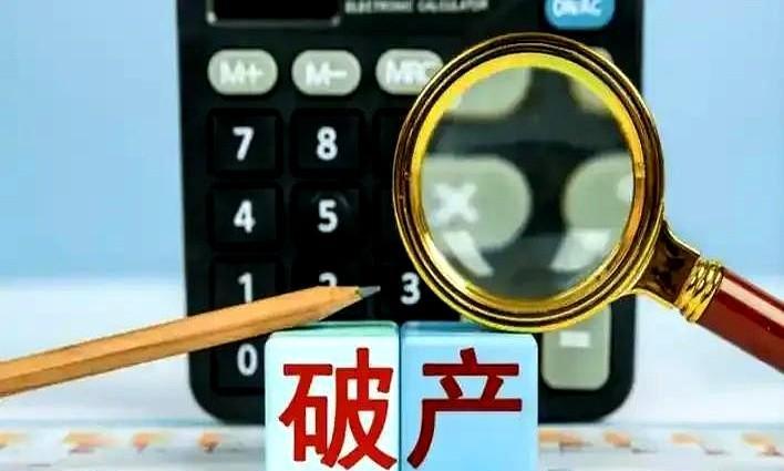 川普1991年第一次破产的事儿大伙儿都知道吧？
开赌场欠了30亿美金不说，还借了