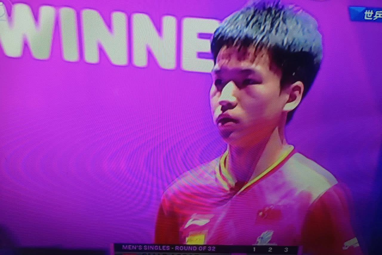 国乒男乒梯队“双子星”的向鹏，为中国队夺得首胜，进入第二轮比赛。
曾和林诗栋一