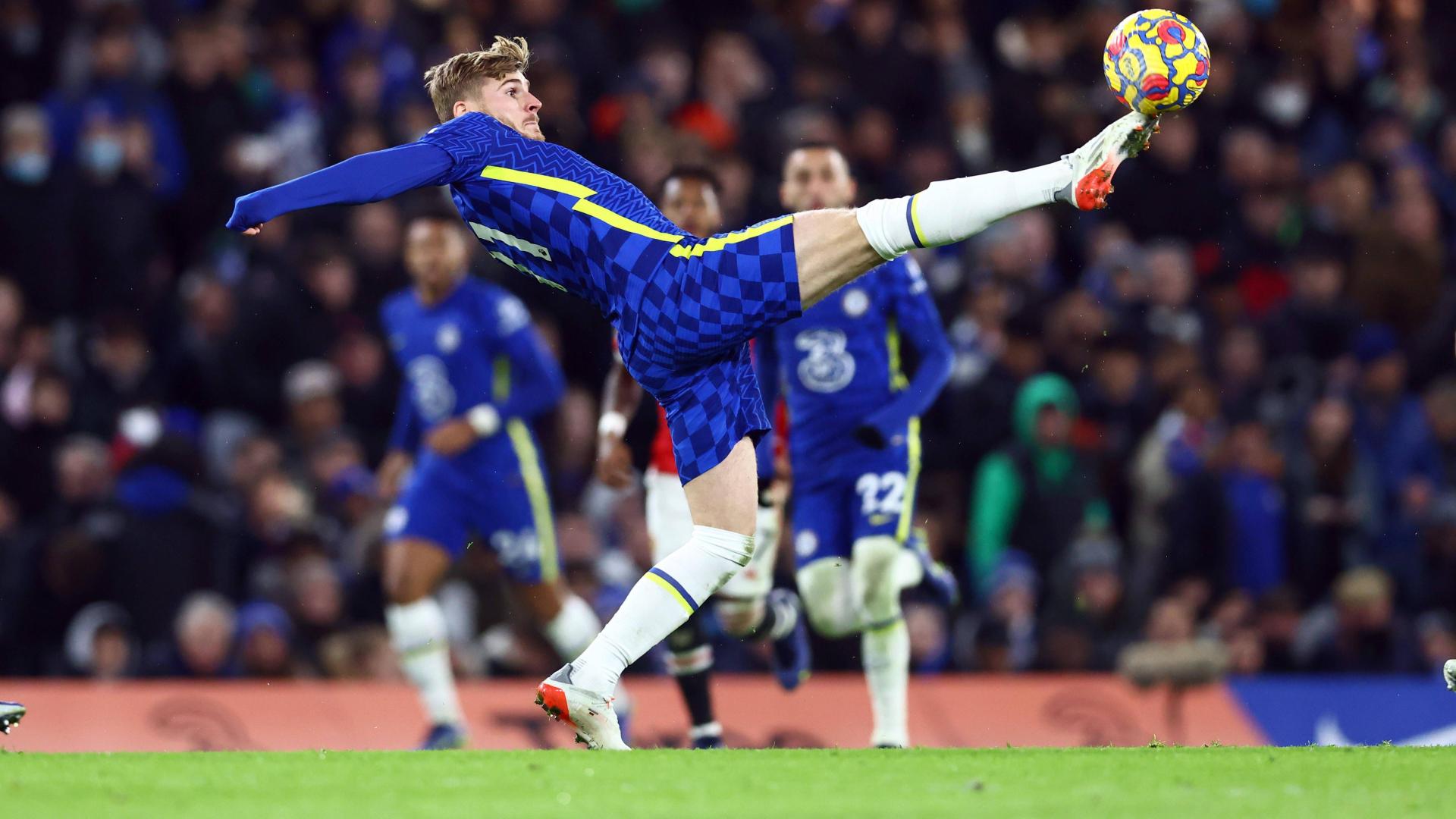 资深球迷视角：本周末20场足球赛事看点与球队状态梳理