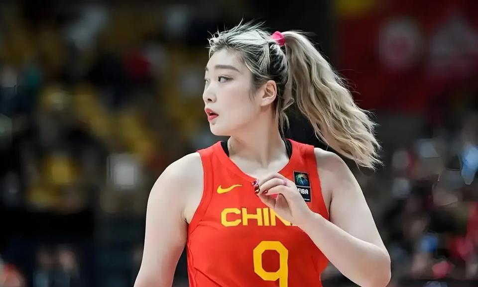 都是化妆惹的祸，李梦有错吗
中国女篮当家球星李梦淡出国家无缘亚洲杯，在网上引起了