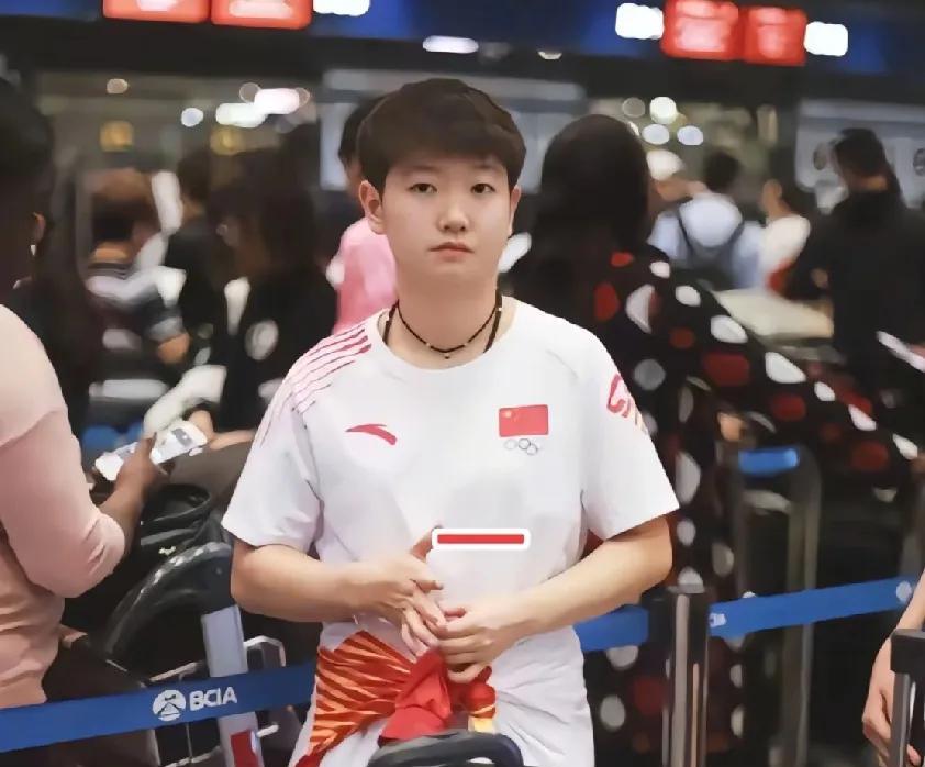 哎呀，这个小姑娘又给我出难题了
刚才姑娘拿着手机，
直接跟我说，
她要买这个手帕