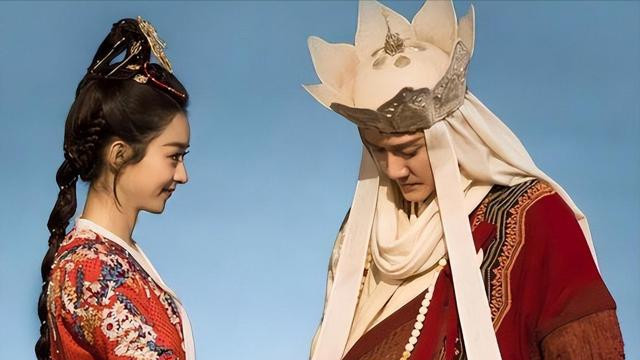 冯绍峰新恋情曝光！网红女友一脸科技感，差远了