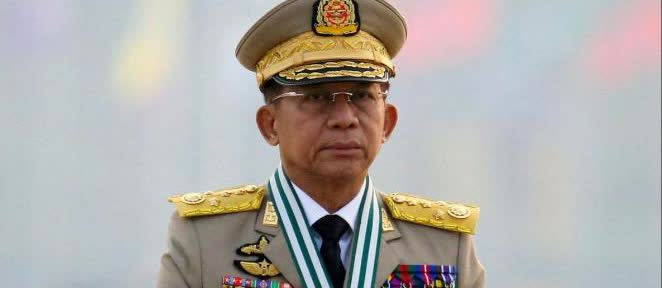 谁也没想到，阅兵都结束了，外国政要们一个接一个离场，缅甸那个穿着军装的代总统却还