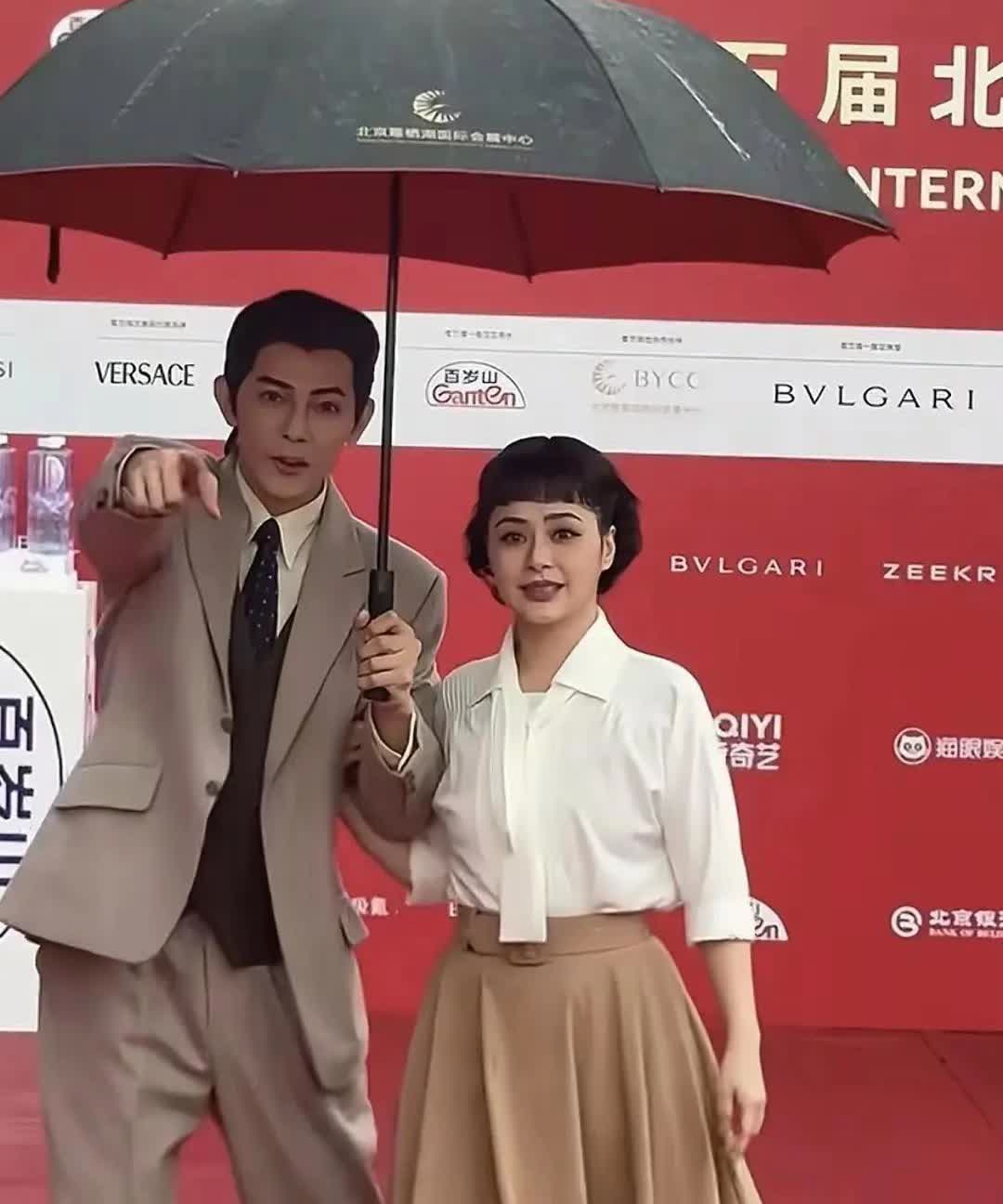 阿娇又矮又胖又老，北影节走红毯模仿罗马假日女主装扮，结果被嘲像鞠萍姐姐，而且身上