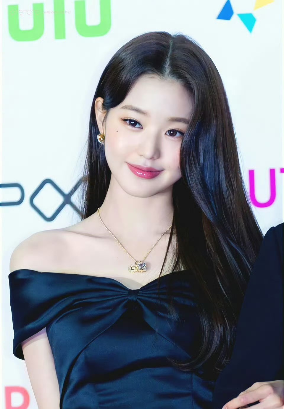 张元英的舞台表现确实把纯欲风诠释得恰到好处，那种介于少女感和轻熟魅力之间的微妙平
