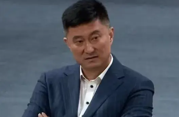 或许，有贝兹利在？有黄荣奇在，布朗绝对不能大杀四方，予取予求？！广东宏远的防守不