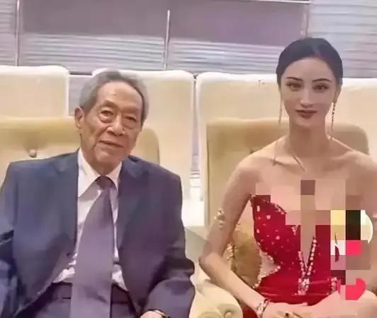 饶芯语与王奎荣携手走过11年恩爱时光，然而37岁的年龄差，终究成了横亘在两人间的