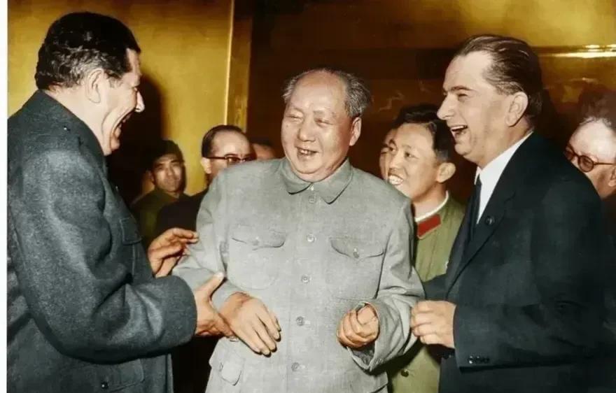 1967年2月3日，毛主席与外宾在一起。[玫瑰][祈祷][福][赞][心][玫瑰