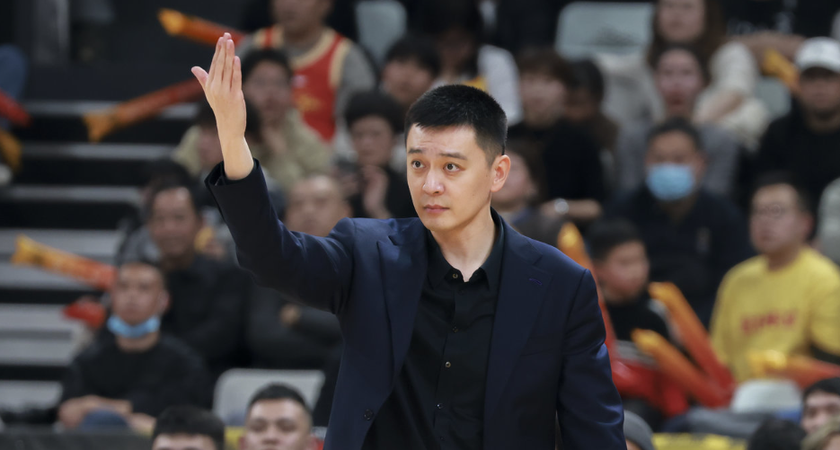辽宁男篮残阵客场击败北控豪取6连胜，但主帅杨鸣赛后直言更牵挂31日与山东的收官战
