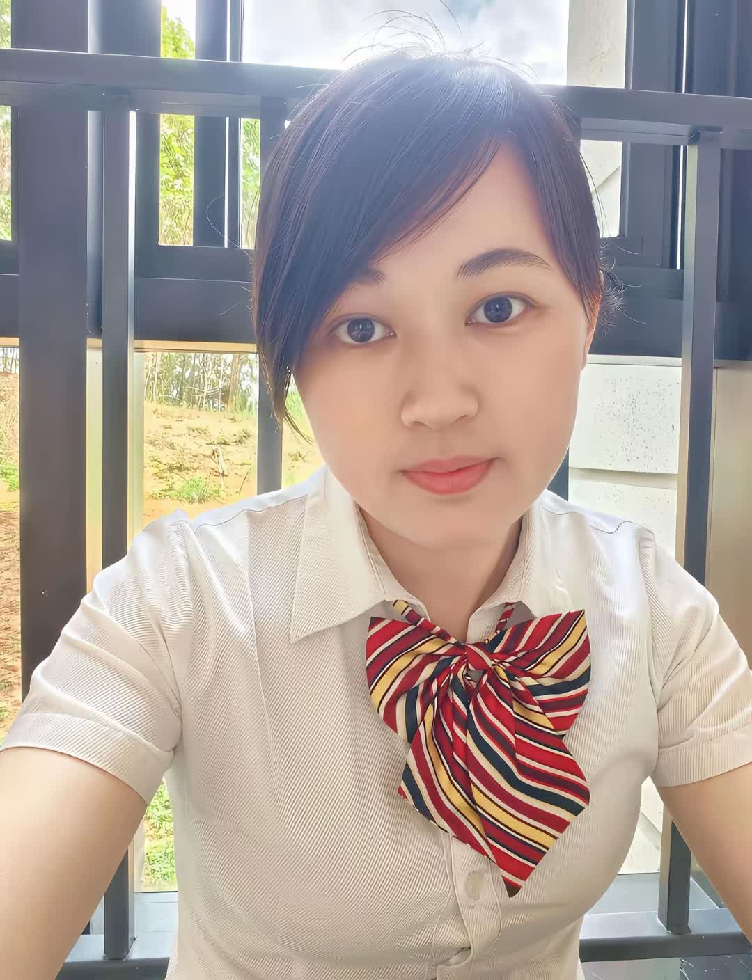 如果有这样一份工作，我愿意这辈子干到老！
1、工资：15000元
2、周末双