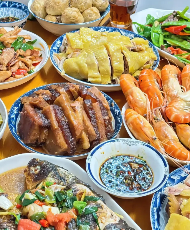 跟朋友来广西吃美食
这顿饭在广西是什么水平？
