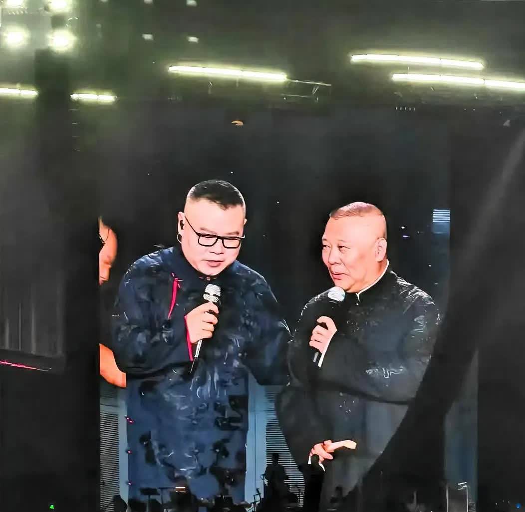 岳云鹏开演唱，我不意外

郭德纲来现场了，我也不意外

但是专业相声却开