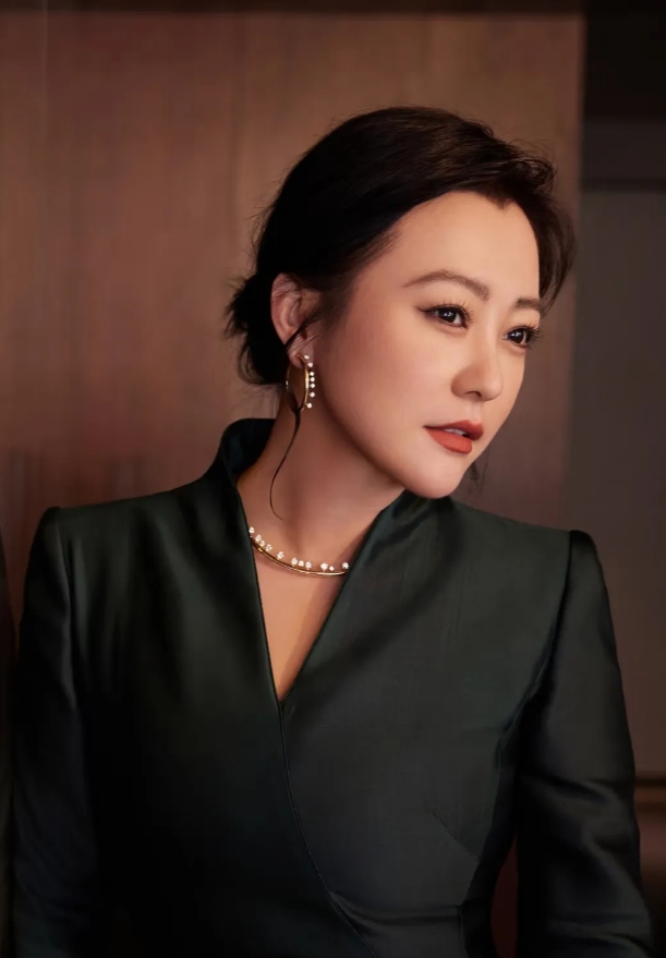 郝蕾的几段感情经历
告诉大家一个道理
不论是男生还是女生，还是不能太过
强势，当