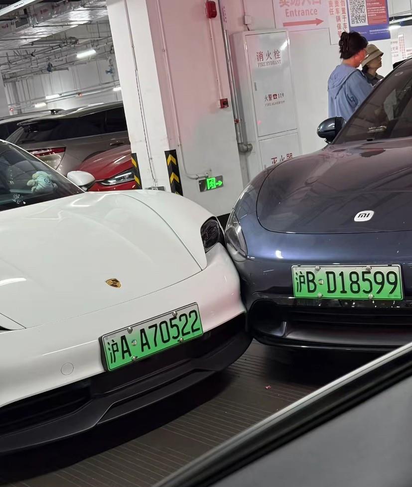 这责任怎么划分，这俩车的外形是真像～