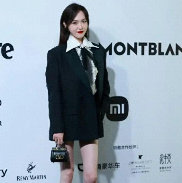 上海这一夜，黄晓明暴瘦，万茜人生赢家，44岁阿娇很像杨贵妃！
黄晓明瘦成锥子脸，